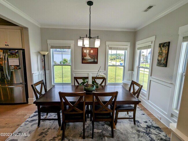 Building Photo - 330 Summerhouse Dr