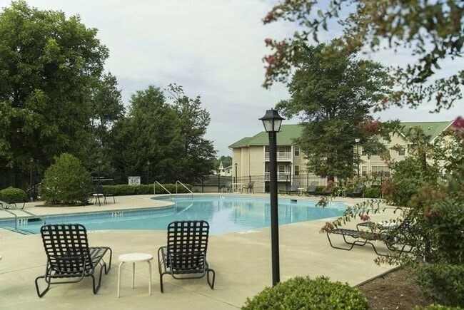 Building Photo - Crescent Pointe Apartments