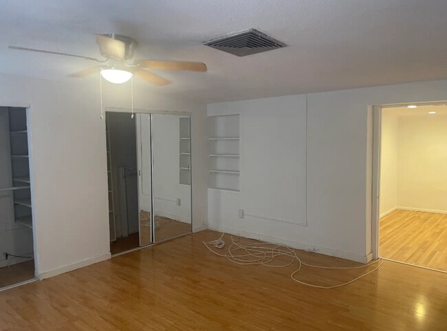 Foto del edificio - 7817 West Dr