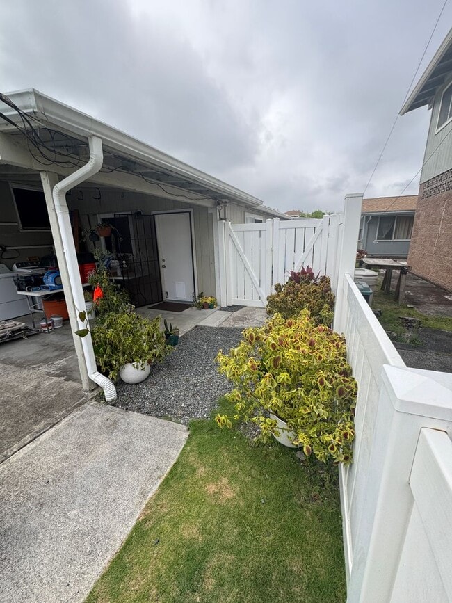 Building Photo - 341 Hualani St