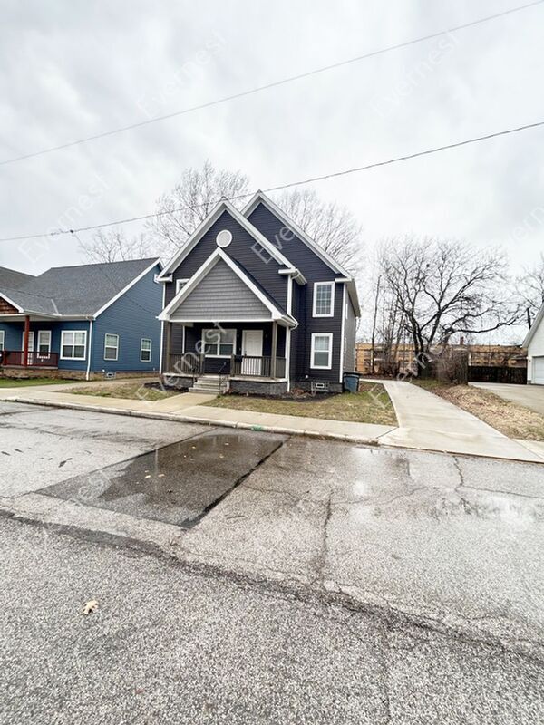 Primary Photo - 1850 E 85th St
