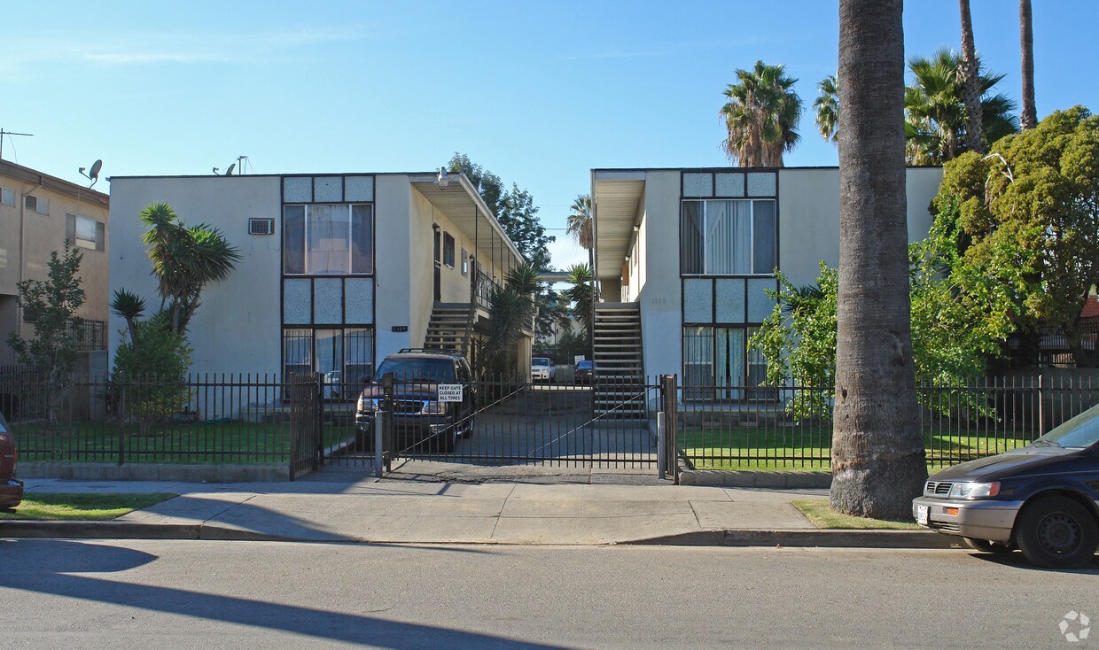 Building Photo - 1319 S St Andrews Pl