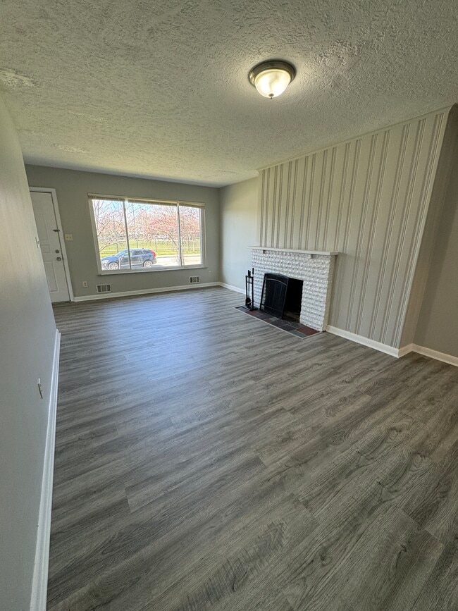 Building Photo - 2994 Mount Holyoke Rd