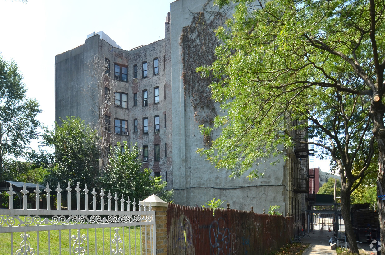 Foto del edificio - 1490 Crotona Park E