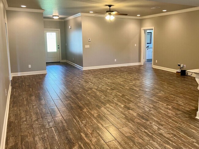 Building Photo - For Rent!