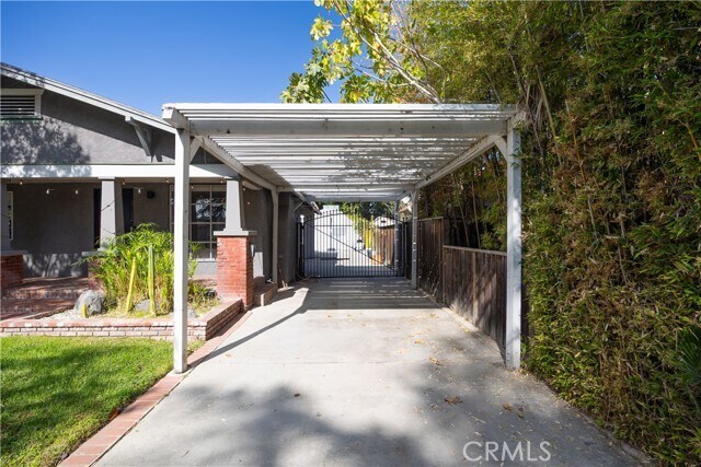 Building Photo - 11049 Blix St