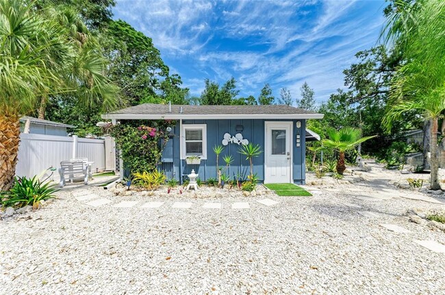 Building Photo - 2031 Oak Terrace