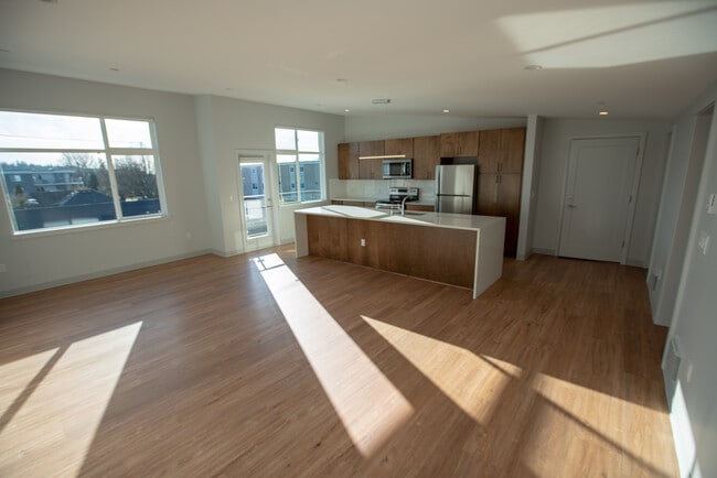 Building Photo - 303 Edmonds St