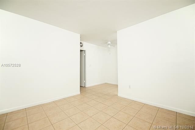 Building Photo - 427 Anastasia Ave