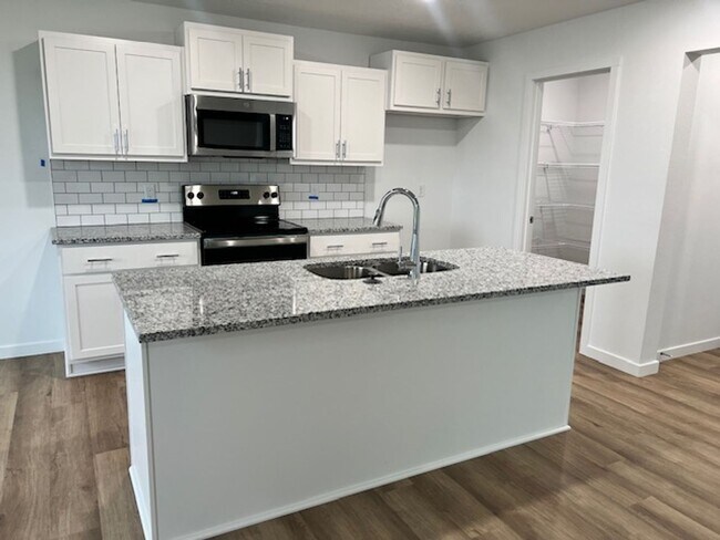 Foto del edificio - 4 BR HOME IN NIXA!