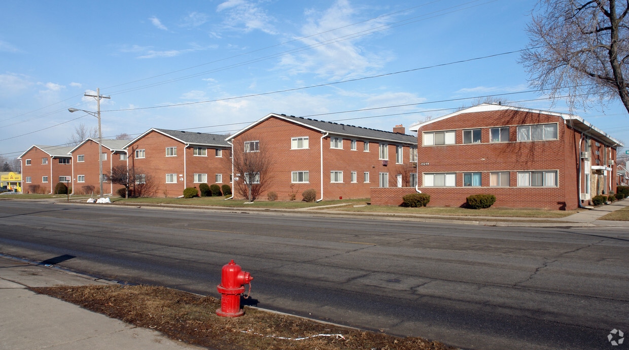 Dale Manor Apartments in Eastpointe, MI