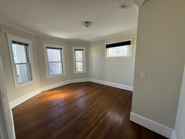 Building Photo - 55 Iffley Rd