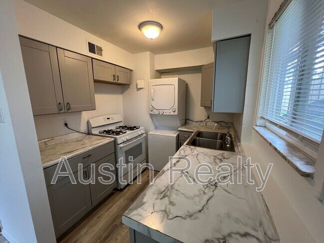 Foto del edificio - 7638 Dale Ave