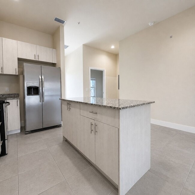 Building Photo - 3221-3409-3409 SW 8th Pl