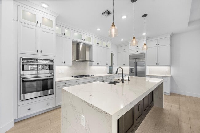 Building Photo - 15763 Longboat Key Dr