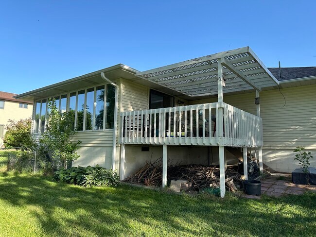 Deck - 7 W 44th St