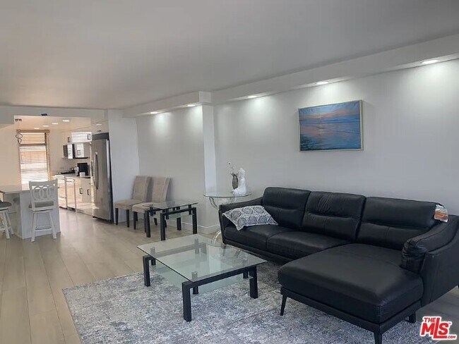 Foto del edificio - 4265 Marina City Dr