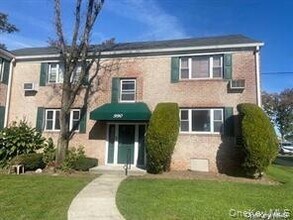 Building Photo - 990 Fenwood Dr