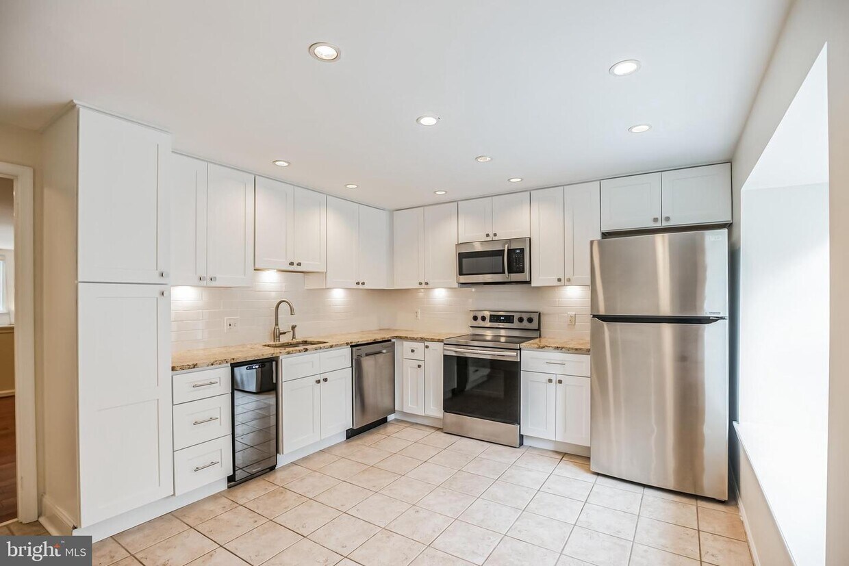 127 Kings Croft Dr, Cherry Hill, NJ 08034 Townhome Rentals in Cherry