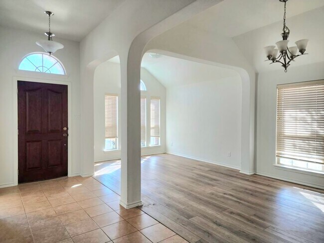 Foto del edificio - 2401 Silverthorn Ct