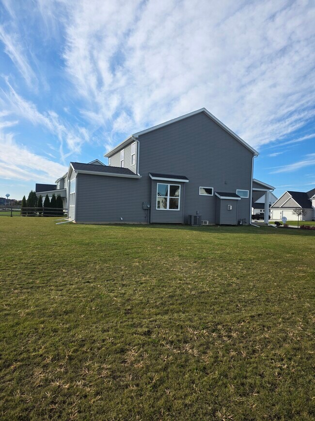 Foto del edificio - 9425 Newbury Ln