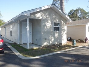 Building Photo - 19 Park Cir SE