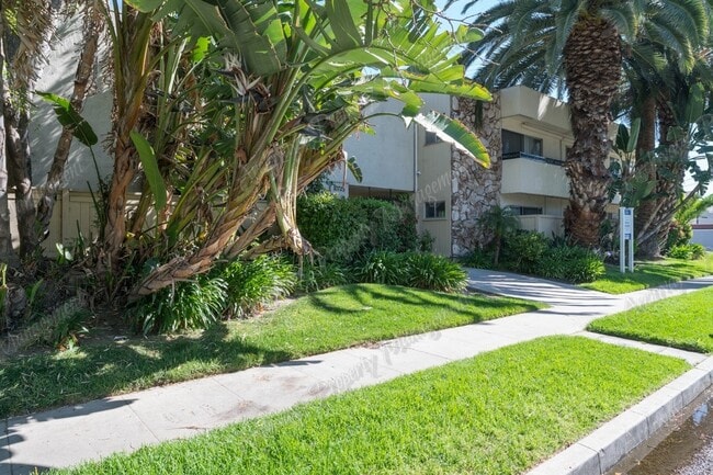 Building Photo - 10725 Acama St