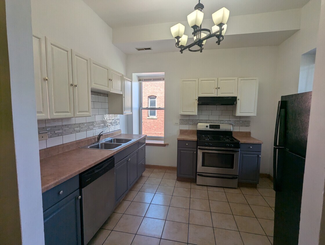 Foto principal - 3212 W Warren Blvd