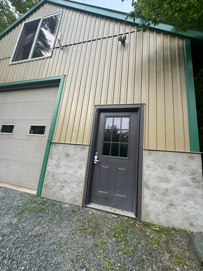 Foto del edificio - 84 Locke Rd