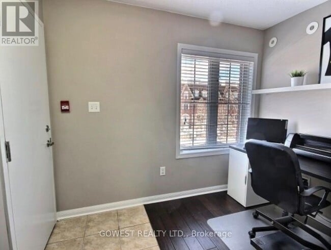 Building Photo - 614 Shoreline Dr