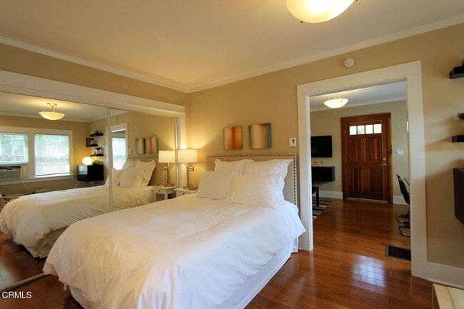 Building Photo - 303 N Hudson Ave