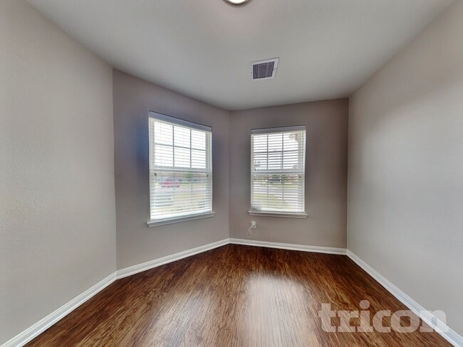 Foto del edificio - 2402 Regatta Ln