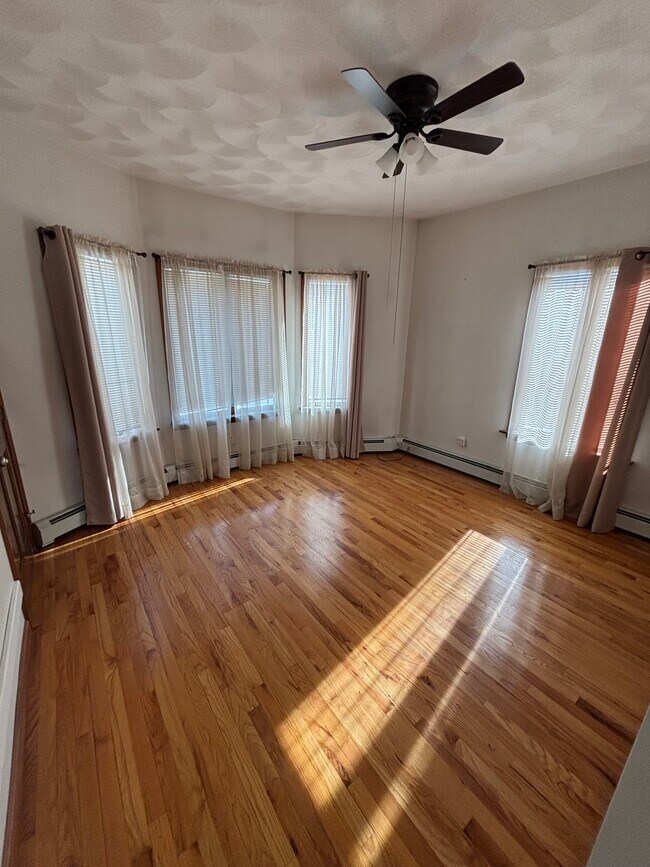 Sala de estar - 84 Bellevue Ave