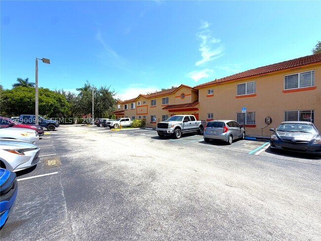Foto del edificio - 17302 NW 74th Ave