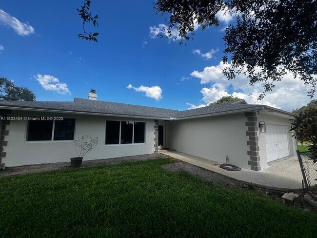 Building Photo - 1590 SW 139th Ave