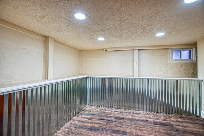 Building Photo - 255 1st Ave En