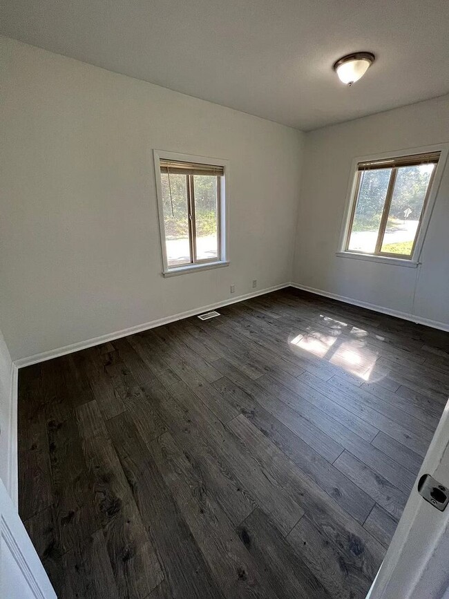 Foto del edificio - FOR RENT: Charming 2-Bed, 2-Bath Single-Fa...