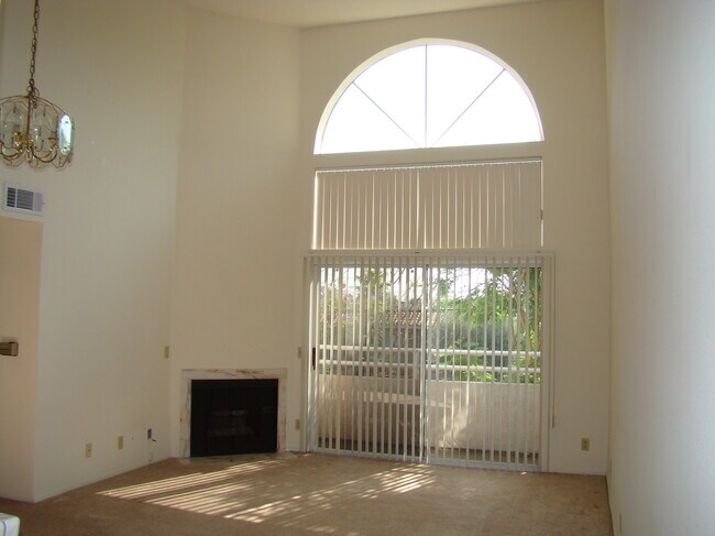 2 story living room - 4631 Kester Ave