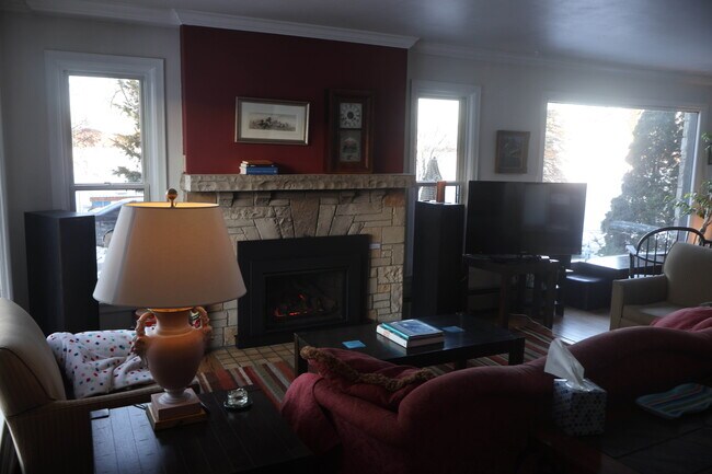 Foto del edificio - 637 S Shore Dr