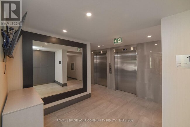 Photo du bâtiment - 1270 Maple Crossing Blvd