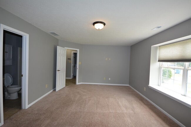 Building Photo - 9610 Claymore Dr