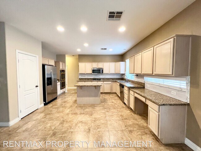 Foto del edificio - 5 br, 3 bath House - 274 FAR AWAY ST