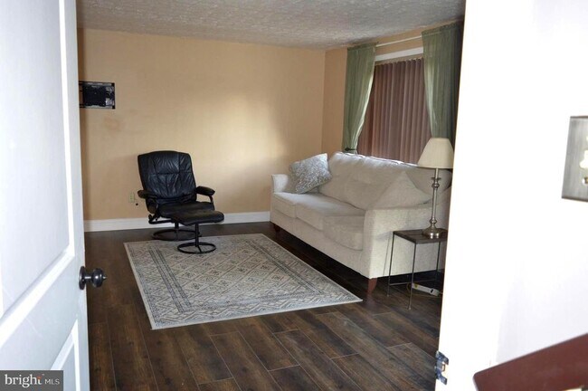 Foto del edificio - 4609 Murray St