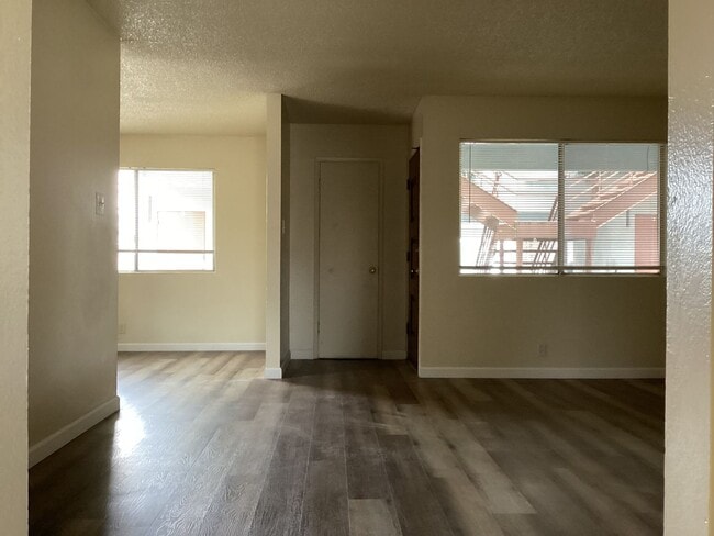 Foto del edificio - 1414 W Vassar Ave