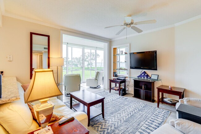 Foto del edificio - 5799 NE Island Cove Way