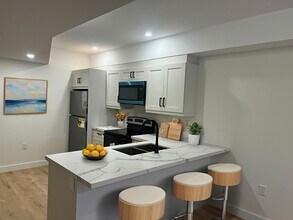 Building Photo - 153 Mary St