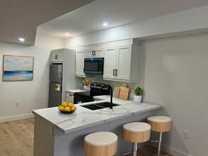 Building Photo - 153 Mary St