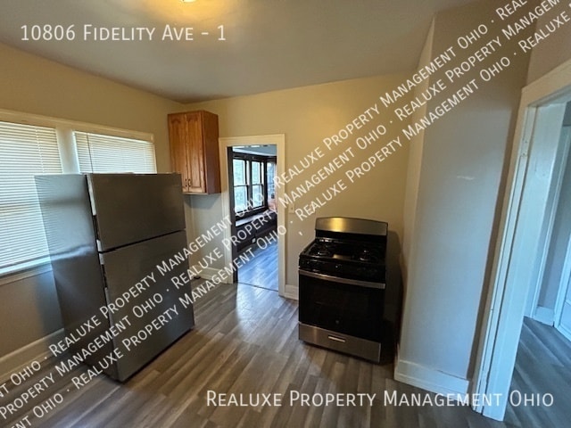 Foto del edificio - 10806 Fidelity Ave
