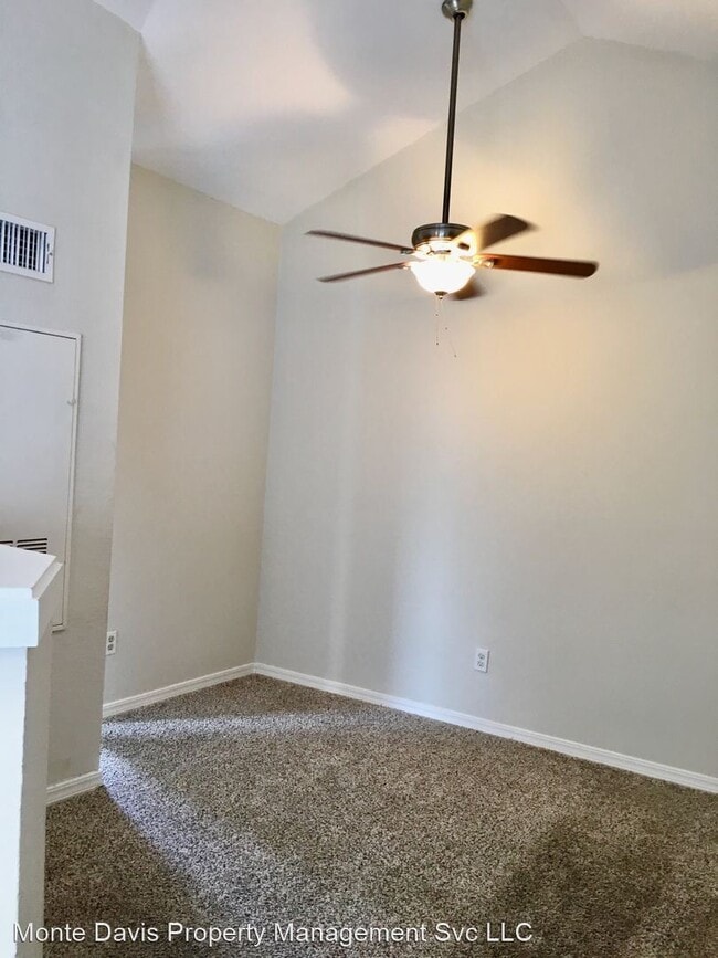 Building Photo - 513 S Park Dr