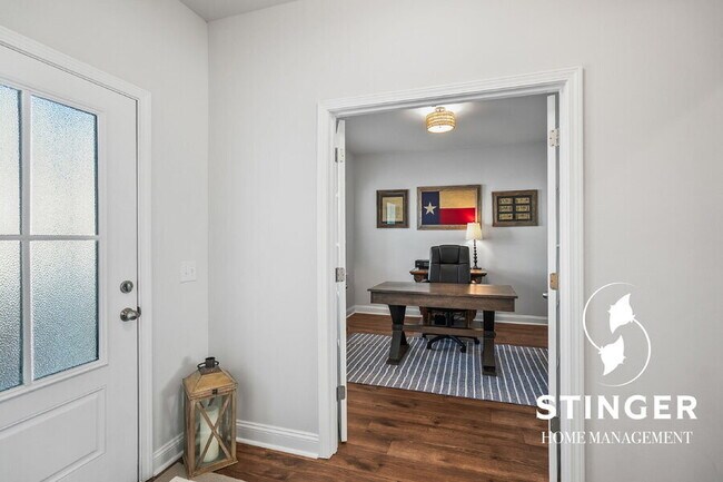 Building Photo - 1174 Danner Dr